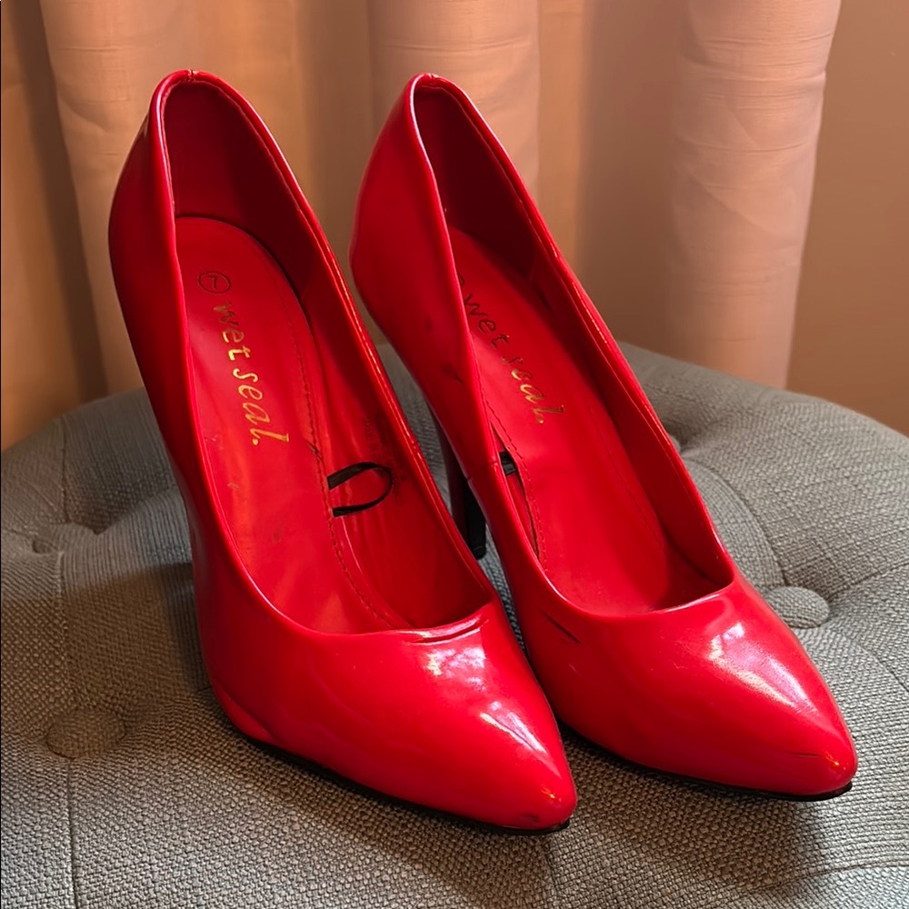 Women’s Wet Seal Red Pumps